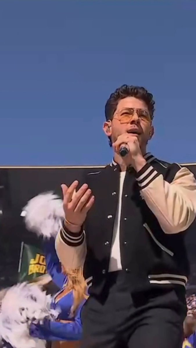 The Jonas Brothers took on our unofficial national anthem, John Farnham's "You're the Voice," during their NFL halftime show at the MCG, the first ever regular-season NFL game to be played in Australia. #NFL #Rams #49ers #JonasBrothers #halftimeshow Video via Netflix