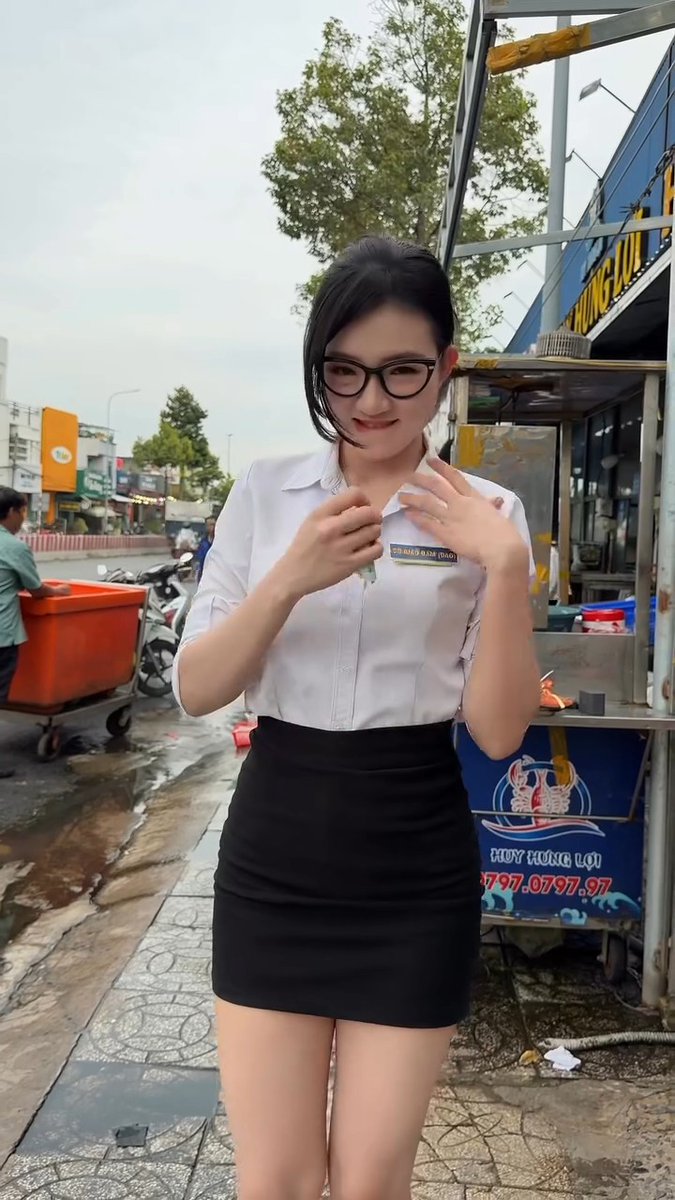 Mình chỉ là có lòng tốt nhặt trả tiền thôi mà cô ấy cứ hiểu nhầm😂. 👇🏻