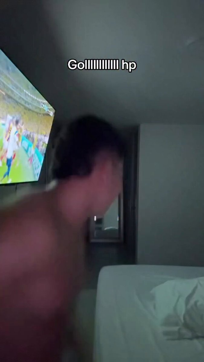 Ya hasta me había quitado la camisa y me iba a dormir ganamos 😭🇨🇴