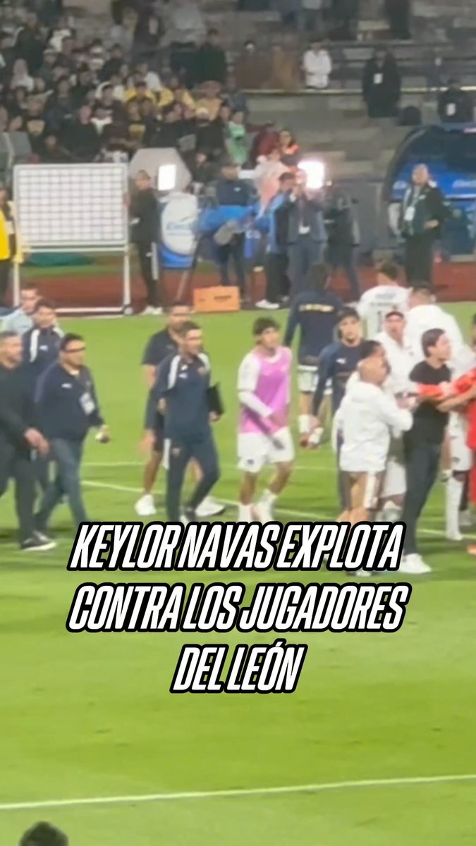¡NI SUS COMPAÑEROS LO PODÍAN CALMAR! 😳 Keylor Navas terminó bastante molesto por la pelea campal que se dio. Tanto así, que no fue a hacer el Goya, se fue directo al vestidor.