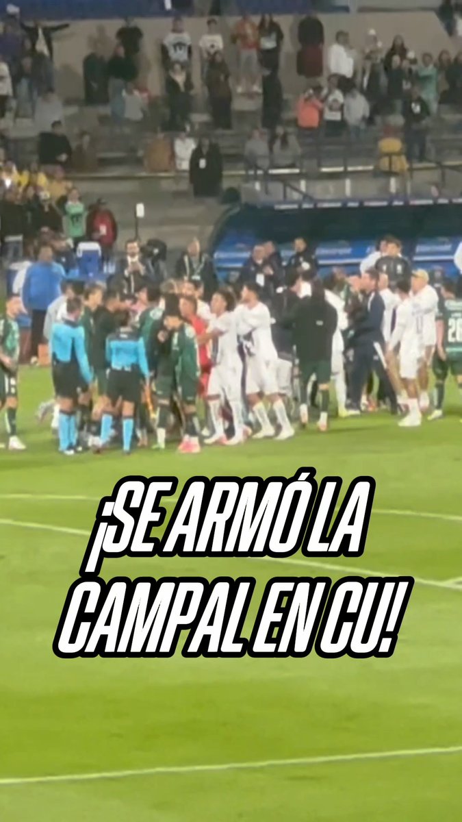 ¡SE PRENDIÓ EL CERRO! 😬 👀 Los jugadores de Pumas y León se encararon al terminar el partido, todos se terminaron metiendo al campo.