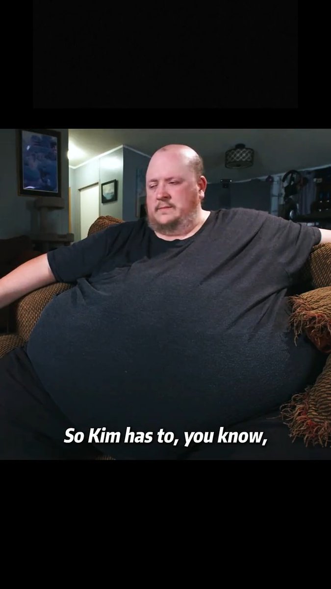 Kim was so afraid of losing Michael that she constantly fed him to keep him overweight, believing it would stop him from looking at other women. 😔 What looked like love at first now feels more like a hostage situation. Michael feels trapped, but he’s afraid of hurting her feelings, so he keeps eating until he becomes obese. 💔 When does love stop being love and start becoming control? 👀