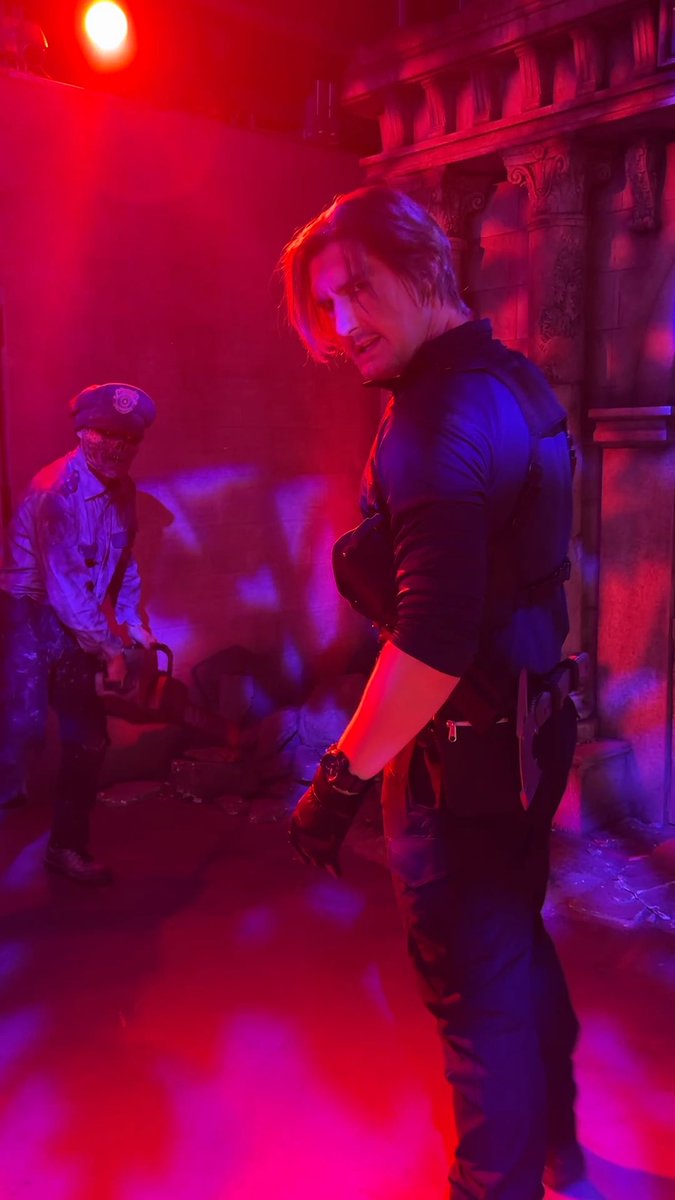 26/9/11 BIOHAZARD requiem ザ ダイブ 革ジャン無しverレオンだった!!!! ファンサやばすぎて普通に黄色い声出てます 目線えぐいくらい貰えたのでおすそわけ‼️最後まで見て‼️‼️❤️😇 あと単純にメイズの中の原作再現レベルが高すぎます! #REBHFun #ユニバ #バイオレクイエム