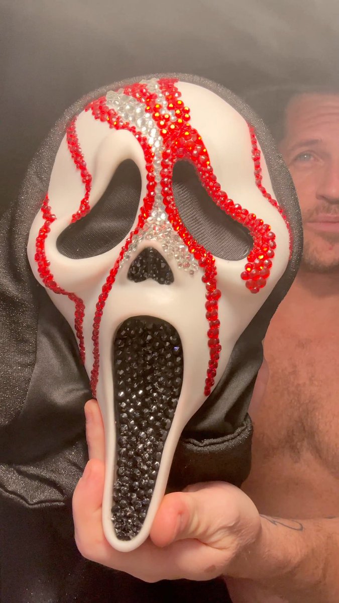 Ghostface mask update (&amp; smoke) 😶‍🌫️😜