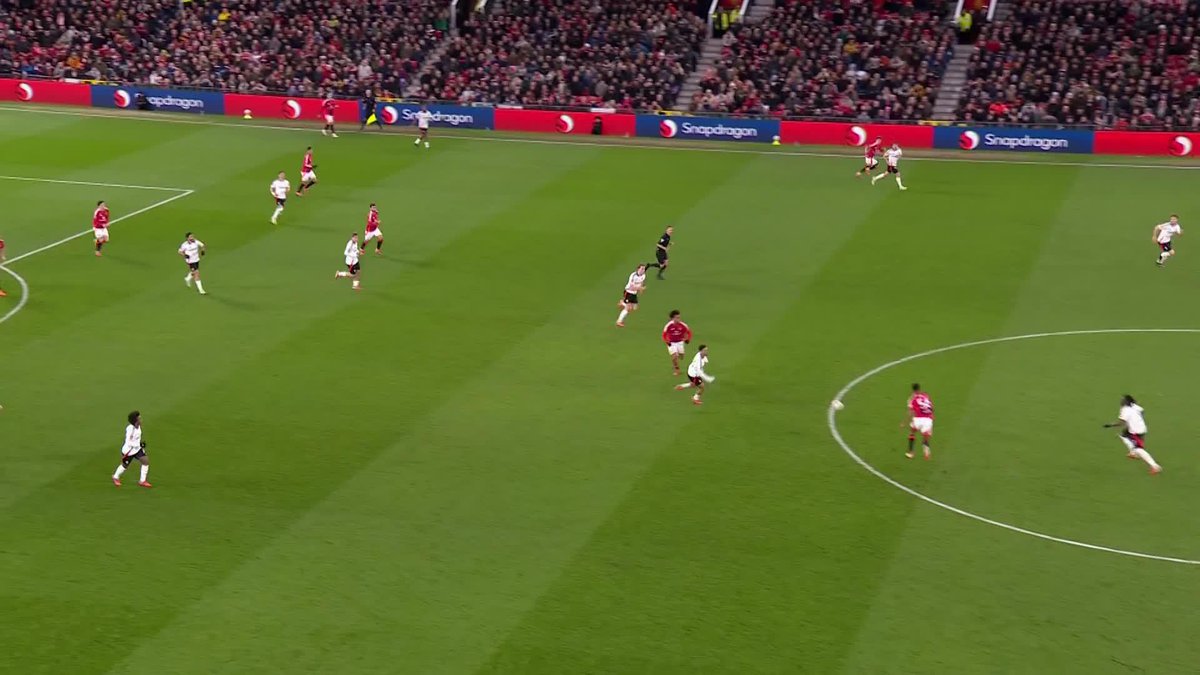 Never Forget when Garnacho Robbed Zirkzee of one of the greatest assist in football History.