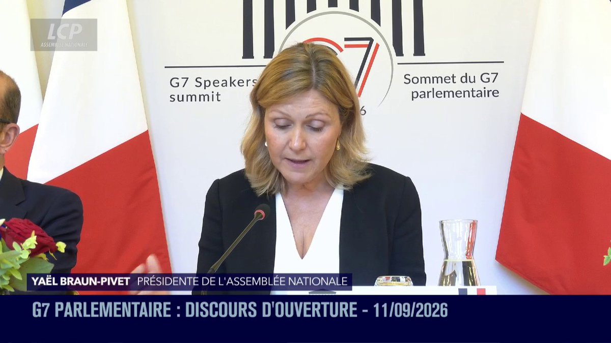"Nos démocraties traversent une crise de confiance profonde", témoigne Yaël Braun-Pivet. Face à ce "désenchantement", elle appelle à "réduire la fracture" entre les institutions et le peuple et à "créer un véritable continuum entre démocratie représentative et participative".