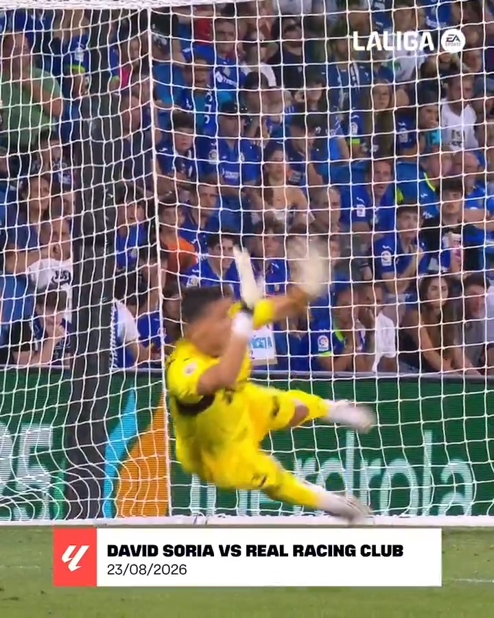 💙 No solo es el jugador con más titularidades consecutivas de la historia de LALIGAEASPORTS... ¡también es el 𝐬𝐞𝐠𝐮𝐧𝐝𝐨 𝐩𝐨𝐫𝐭𝐞𝐫𝐨 con más penaltis parados en todo el S.XXI con 13! LALIGAHighlights | Getafe C.F.