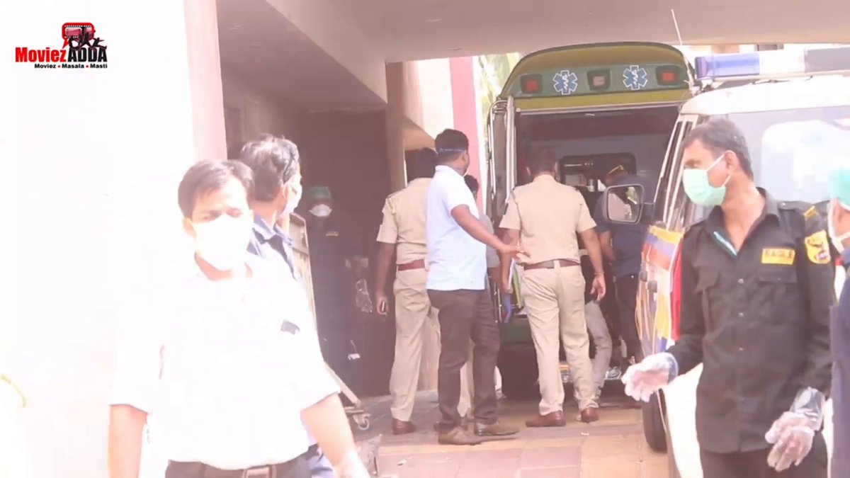 "2 STRETCHERS AT COOPER HOSPITAL?" In the below documented video, available on social media shows 2 stretchers being taken inside? Contents of 2nd STRETCHER? EVIDENCE? EQUIPMENT? What MOCKERY? And they say open and shut case. Need Answers. CBI? Why 2 Stretchers? 👇
