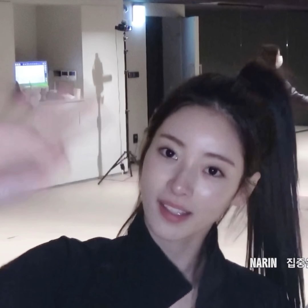 anna’s bareface😵‍💫