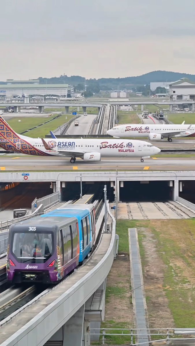 Got lucky at KLIA This is the kind of view you only get if youre lucky. two aircraft crossing right in front of you on that airside skybridge stretch. Hong kong has that skybridge too. ive been on it. different airport same feeling. Not every crossing looks this clean. if youve got time dont rush it. wait by the glass. you might get nothing. you might get this