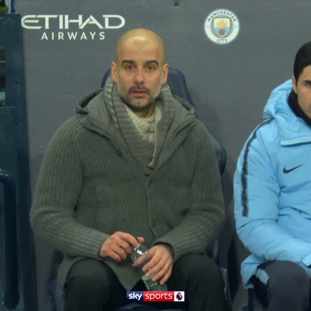 Guardiola başta olmak üzere birçok teknik direktörün saha kenarında bu tarz agresif hareketleri oldu/oluyor. Ancak hiçbir City'li yönetici veya üyenin "City'nin çalışanı" şeklinde onu kendince küçümseyerek bu tarz had bildirmeye çalıştığına denk gelmedim.