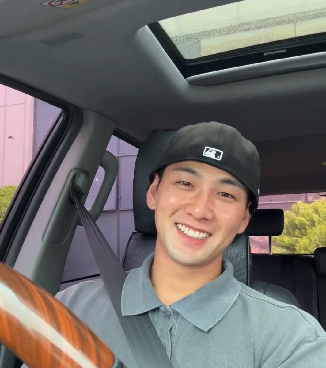 me rewatching this live bc i miss his lives so bad