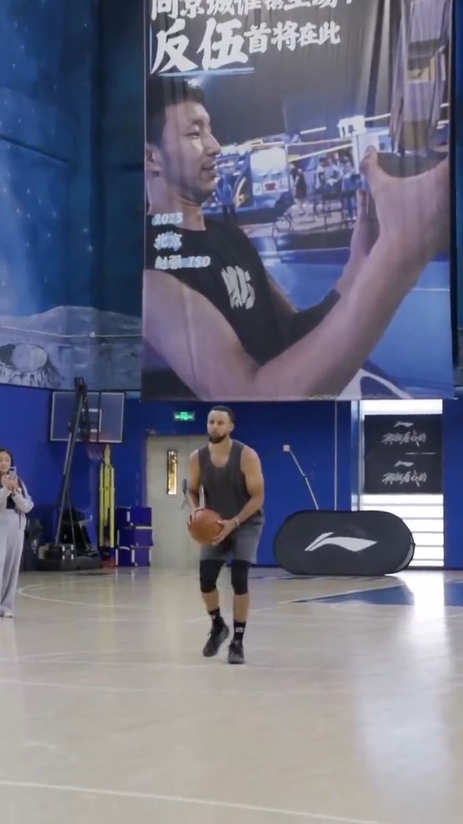 "Don't go anywhere! It's not time to go home yet, gentlemen!" Steph Curry's first trip to China with Curry brand and Li-Ning.