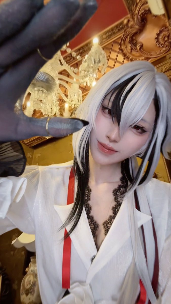 こっそり寝かしつけに来てくれるお父様❌ ふふ......君も眠れないのか?