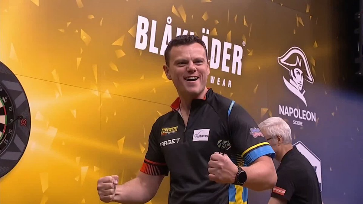 DE GRAAF ESCAPES! 🫣 It's another nail-biter in Antwerp, as Jeffrey de Graaf moves on to round two of the Flanders Darts Trophy - squeezing past a spirited Jeroen Caron! 📺 #ET13