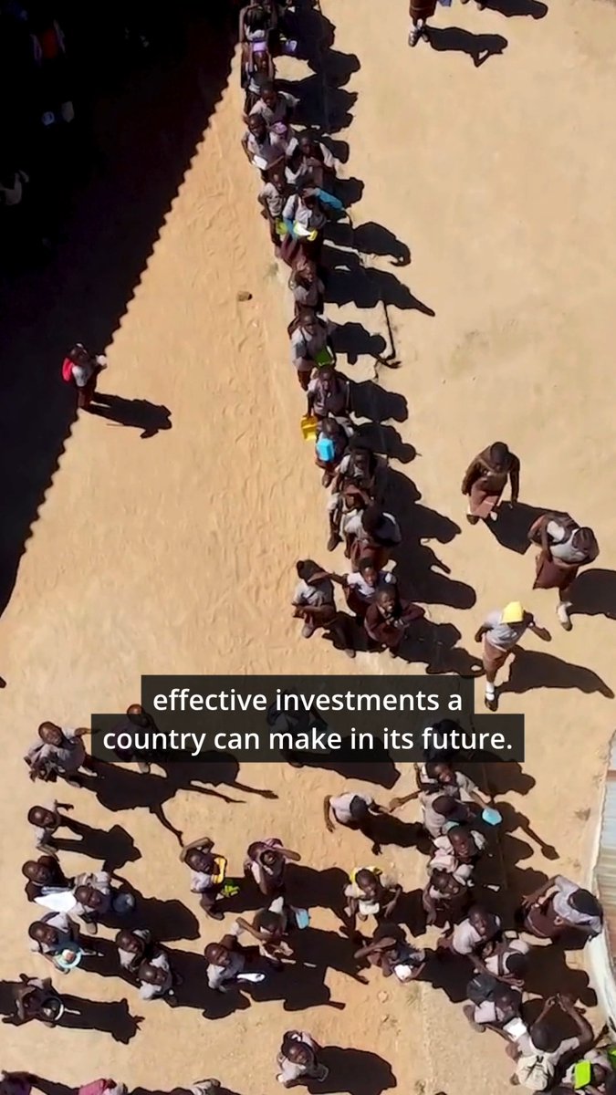 📍 In #Zambia, home-grown school meals connect farmers, communities and schools to deliver impact at scale. 🍲 School meals are not just a social programme, they are a strategic investment in education, nutrition and local economies. WFP's Dragica explains ⤵️