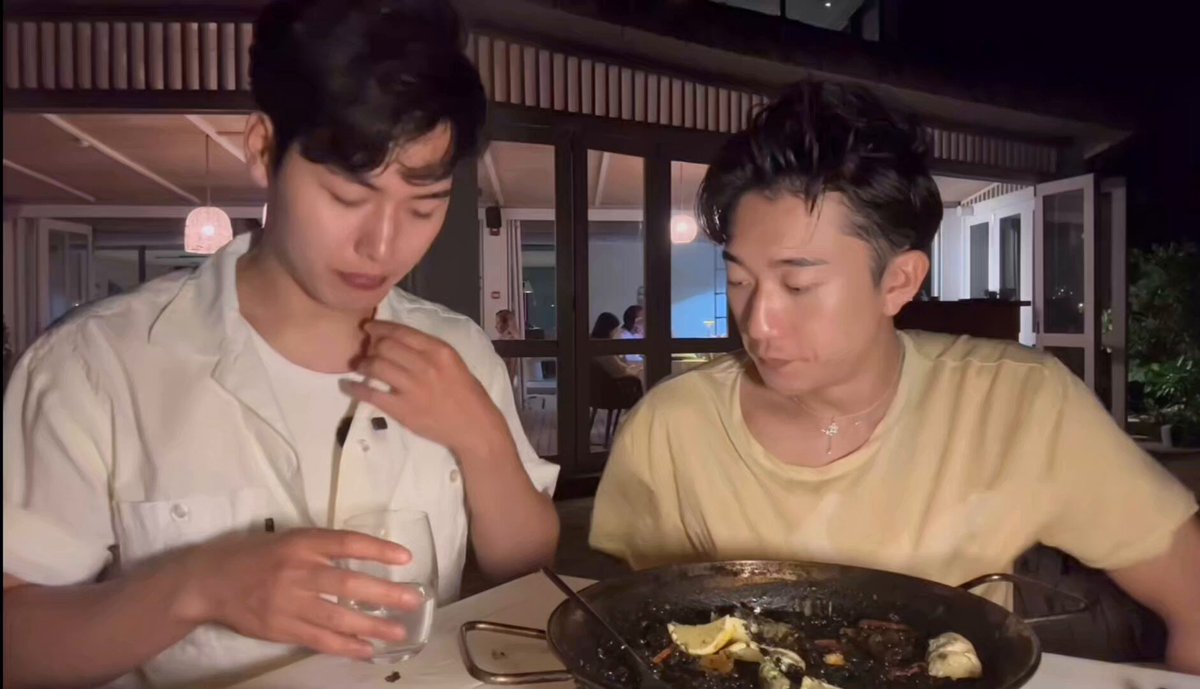 When your boyfriend wears your shirt and you’re already worried because experience has taught you things 😭😭🤣 #Dai_Shun