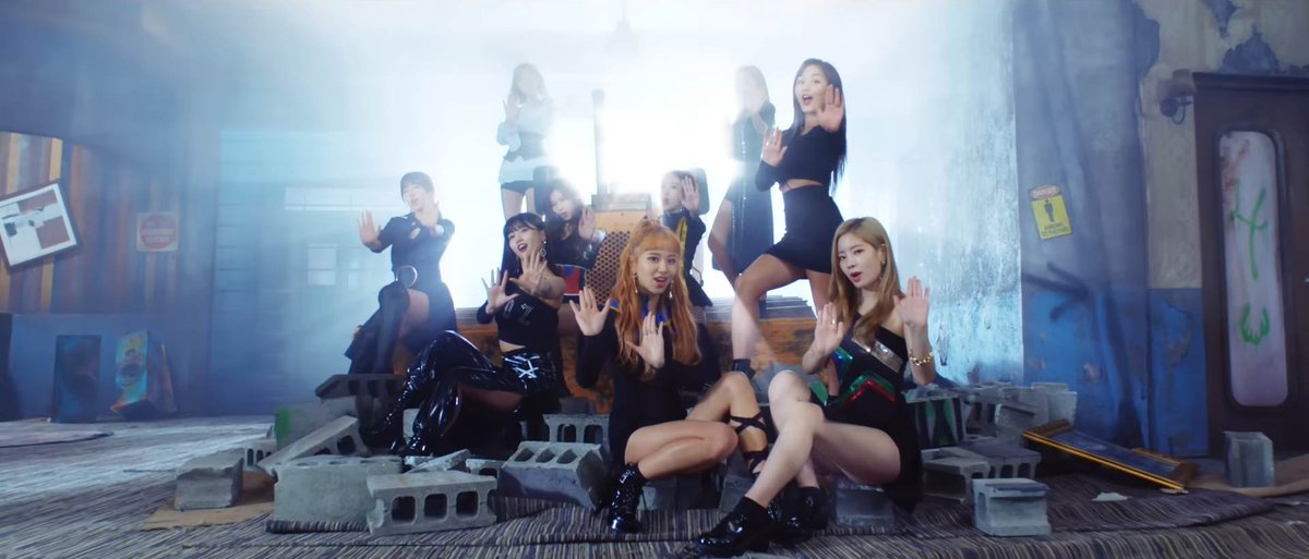 8 years ago today, TWICE released their 1st Japanese Album 'BDZ' with the title track of the same name.