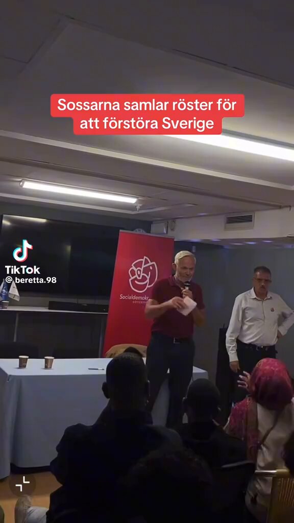 I Göteborg mobiliseras Socialdemokrater, på Somaliska. Det här är så sjukt att jag saknar ord. Jag har skrivit många inlägg om främmande språk i den svenska valrörelsen. Vakna Svensson. Det här är INGET parti för oss. Dom står för något helt annat. Har helt andra prioriteringar
