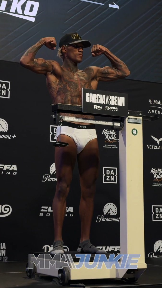 Conor Benn hits the scale at 146 lbs 💪 #GarciaBenn (via Jero Guerra)