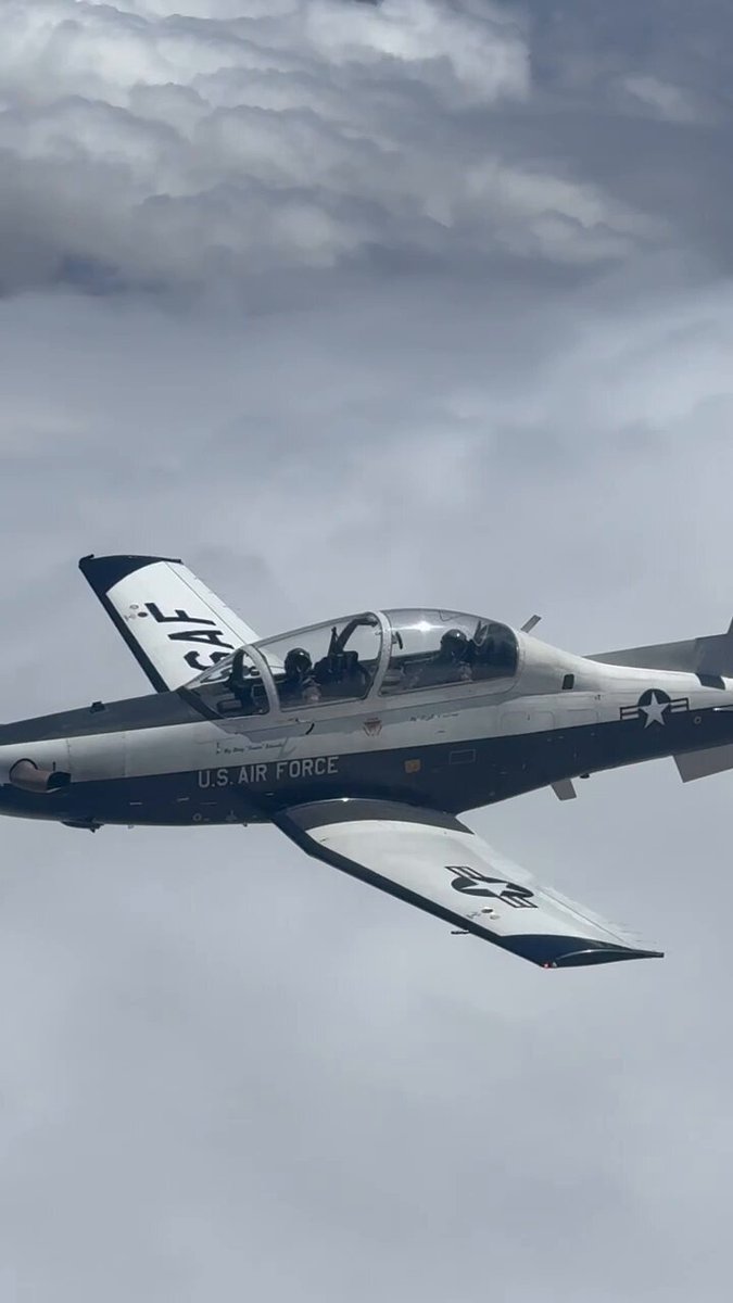 This Saturday at approximately 2:20 pm CT, four T-6 Texan aircrafts will perform a pregame flyover at Huntington Bank Stadium! ✈️🇺🇸 #RTB #SkiUMah #Gophers