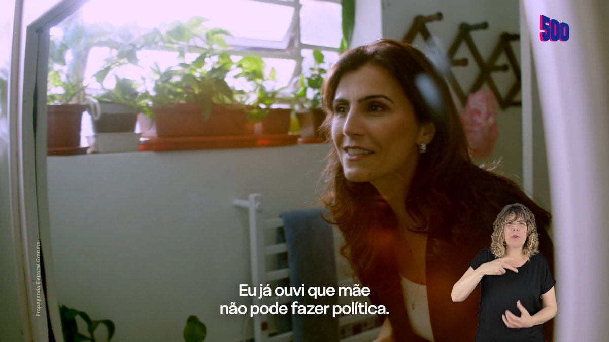 Me disseram que mãe não podia estar na política. Mas eu fiz diferente: levei a maternidade para os espaços de poder, e, agora, luto para que todas as mulheres que cuidam tenham suas vozes ouvidas. Por isso, agora é uma de nós no Senado. Agora são outros 500.
