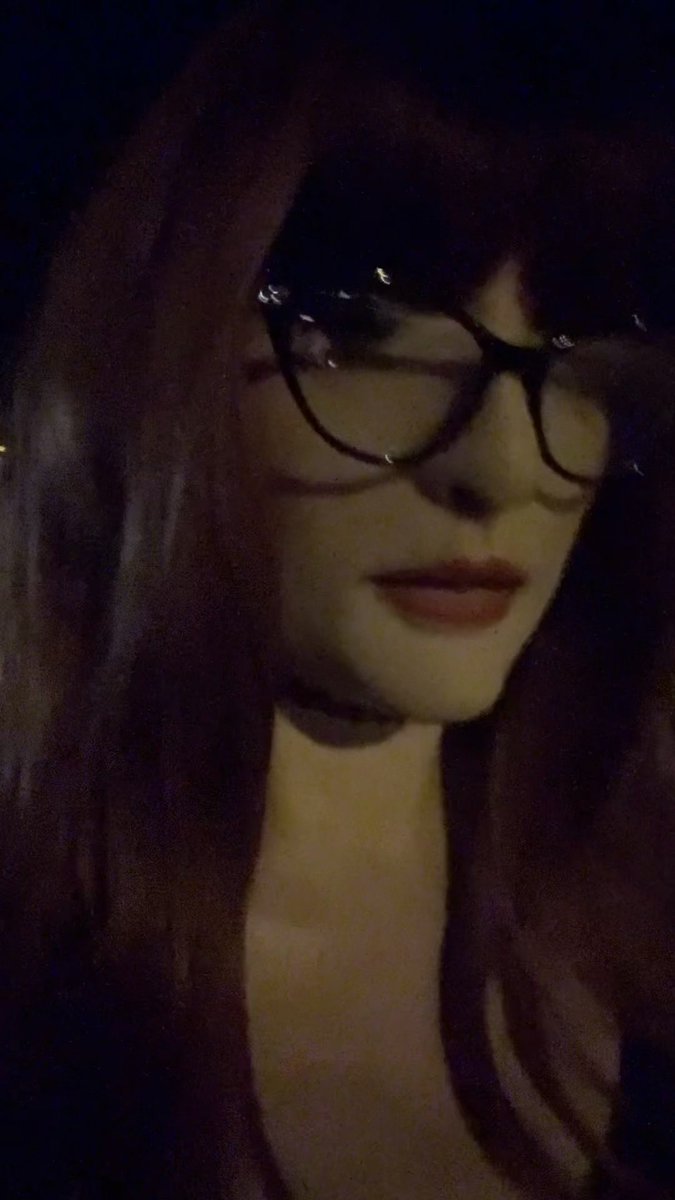 Temperatures have finally dropped, you can feel the September air, and it’s the perfect time for an evening walk! That said, as soon as I got home, I still had to strip off because of the heat! I hope you enjoy my POV as much as I do 🔥🎀 #skinsuit #creafx #femalemask