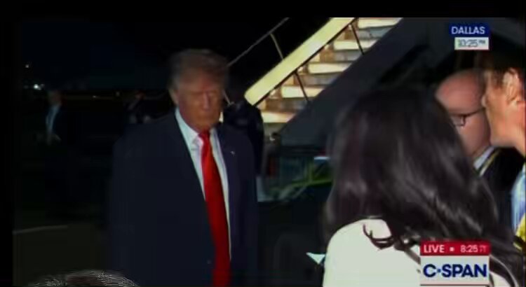 Trump growls and steps toward a black female reporter being extremely aggressive &amp; getting in her face pointing his finger at her and says you’re the worst after she asks if his economy is so good why he has to try &amp; give incentives to get people to vote for Republicans.