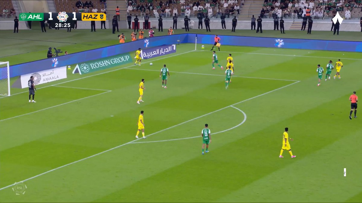 الحكم يحتسب ركلة جزاء للأهلي ⚖️ #الأهلي_الحزم | #دوري_روشن_السعودي