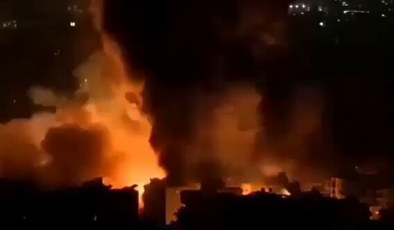 الله اكبر صدقتوا الآن أن إنسحاب قوات الشرعية من المخا كان تكتيكي كما قال الدكتور محمد في الفيديو السابق الذي نشرته هنا وان استدراج الحوثي للمخا واخراجه من جحوره إلى مناطق مفتوحة كان فخ محكم ليسهل القضاء على قواته أو عادكم تشتوا توضيح أكثر. جنت على نفسها براقش #اليمن_المخا