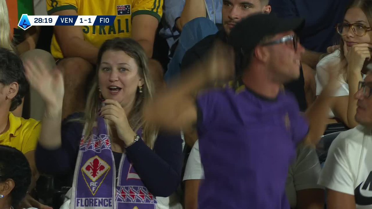 ¡ZURDAZO LETAL! Golazo de Franco Mastantuono para el 1-1 entre Venezia y Fiorentina. ¡Qué enganche metió! ▶️ Mirá la 🇮🇹 #SerieA en el Plan Premium de #DisneyPlus