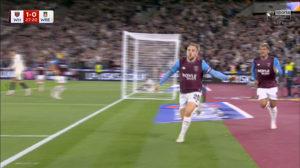 West Ham lead and it's the captain Jarrod Bowen who scores once again!! 😍⚒️