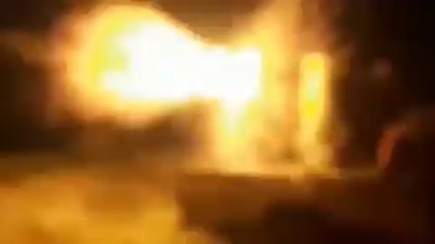 عاجل وخطير🚨 مجزرة كبيرة في صفوف تعزيزات سعودية استقبلتها صنعاء بهجوم عنيف وقصف صاروخي مكثف كانت في طريقها الى الجوف ومصرع المئات بينهم ضباط وقادة واحراق وتدمير عشرات الآليات