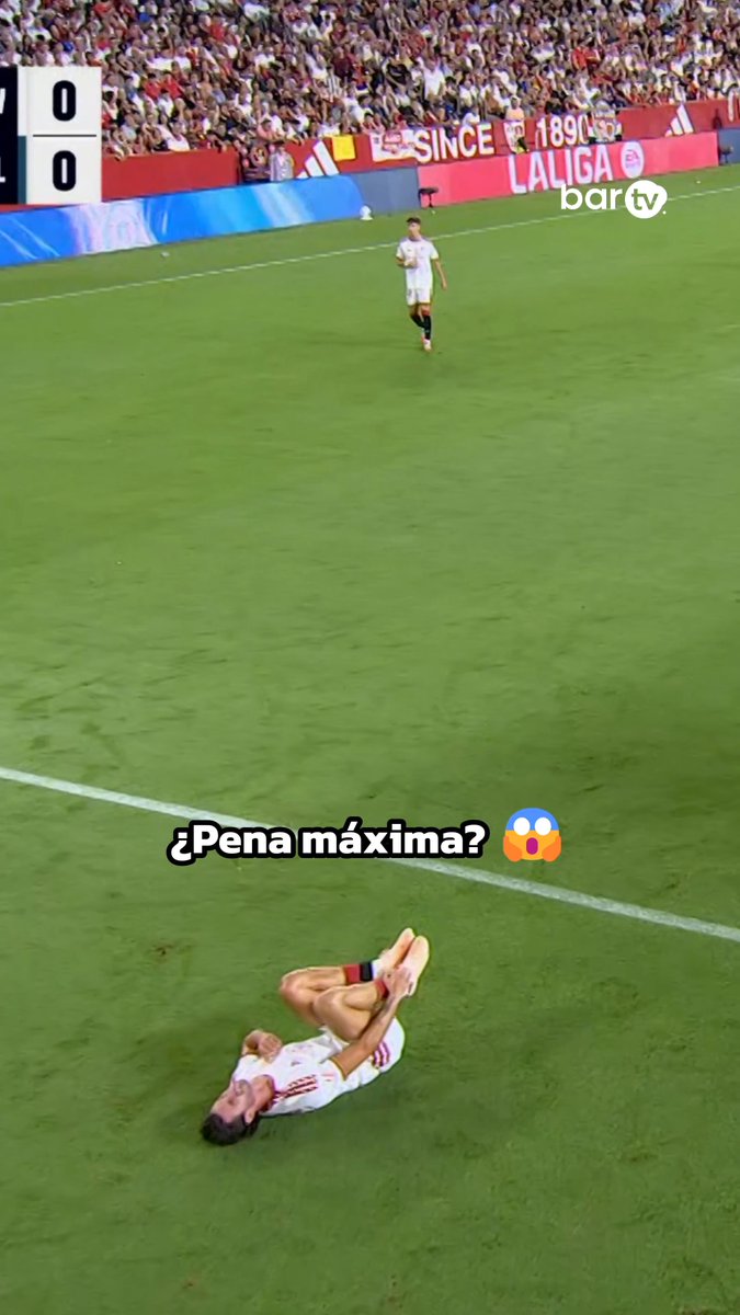 😱 Stassin cae en el área y el Sevilla Fútbol Club pide pena máxima #TodoPasaEnTuBar