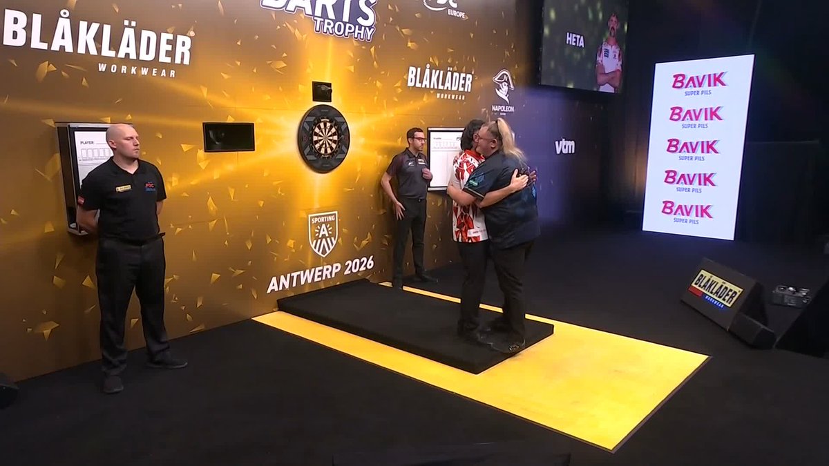 HETA SNEAKS PAST BEAU! What a contest! 🔥 After squandering multiple darts at double, Damon Heta withstands a late comeback from Beau Greaves - winning the match with a clutch 102 checkout! 📺 #ET13