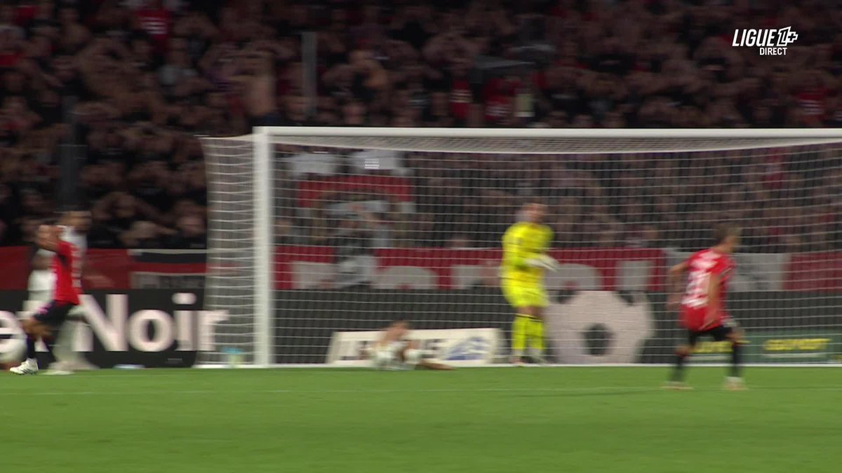 Ça chauffe au Roazhon Park 🔥 Adrien Thomasson est tout proche du doublé… tandis qu’Igor Paixão n’est pas passé loin de l’égalisation 😱 Qui va inscrire le second but ? #SRFCOM