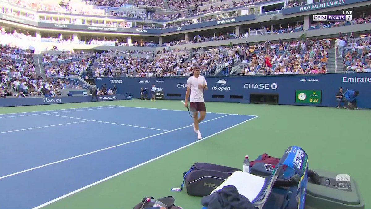 🎾 ألكسندر زفيريف يحسم المجموعة الأولى أمام كارين خاشانوف في نصف نهائي بطولة أمريكا المفتوحة للتنس. #أمريكا_المفتوحة