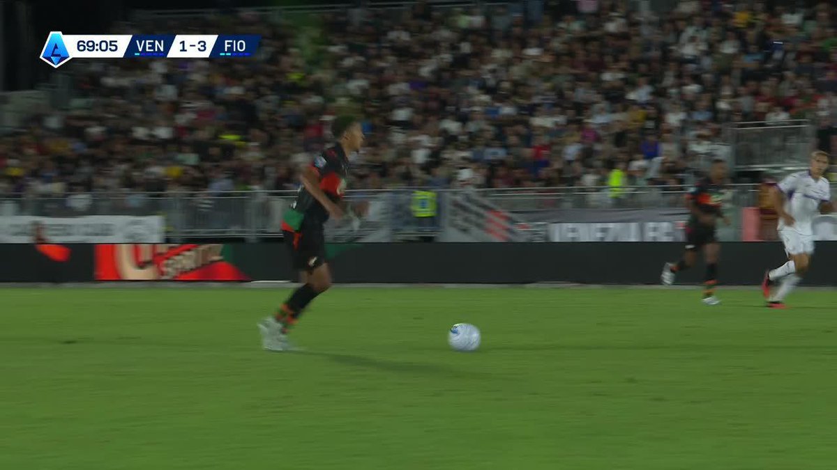 🇦🇷 ¡OTRO GOL ARGENTINO PARA LA FIORE! ⚽ Mateo Pellegrino manejó la contra, corrió desde mitad de cancha y marcó el tercer gol para La Viola. ▶️ Mirá la 🇮🇹 #SerieA en el Plan Premium de #DisneyPlus
