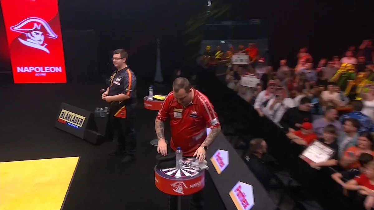 Kim Huybrechts with quite the walk-on on his homecoming in Antwerp... 🕺 📺 #ET13