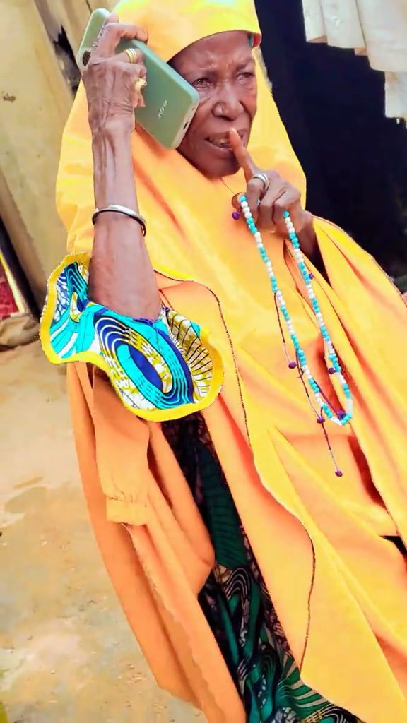 Tsohuwa an kira mata Tinubu 🤣🤣🤣 tanayi masa nasiha Kar kabari ka zauna ba data a kasar nan😅😅😅😅