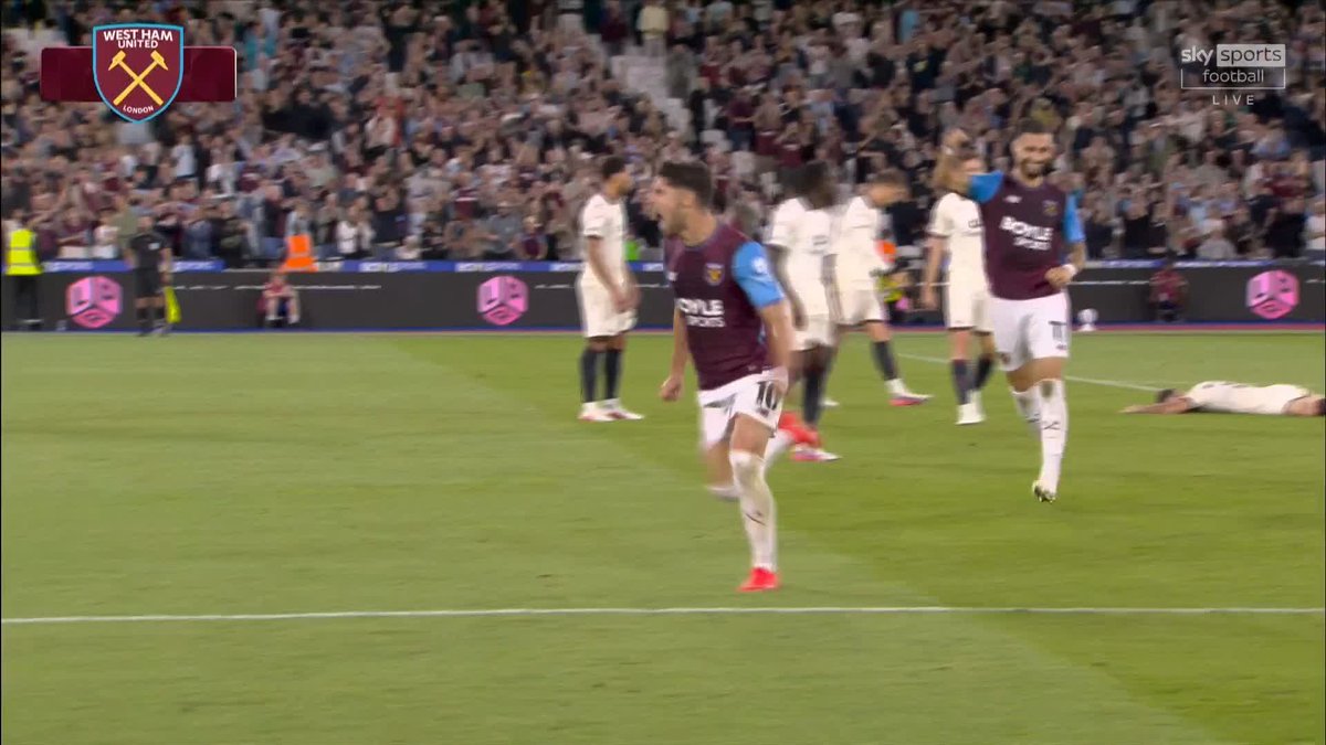 Manor Solomon gets in on the act with the sixth goal of the evening 👏