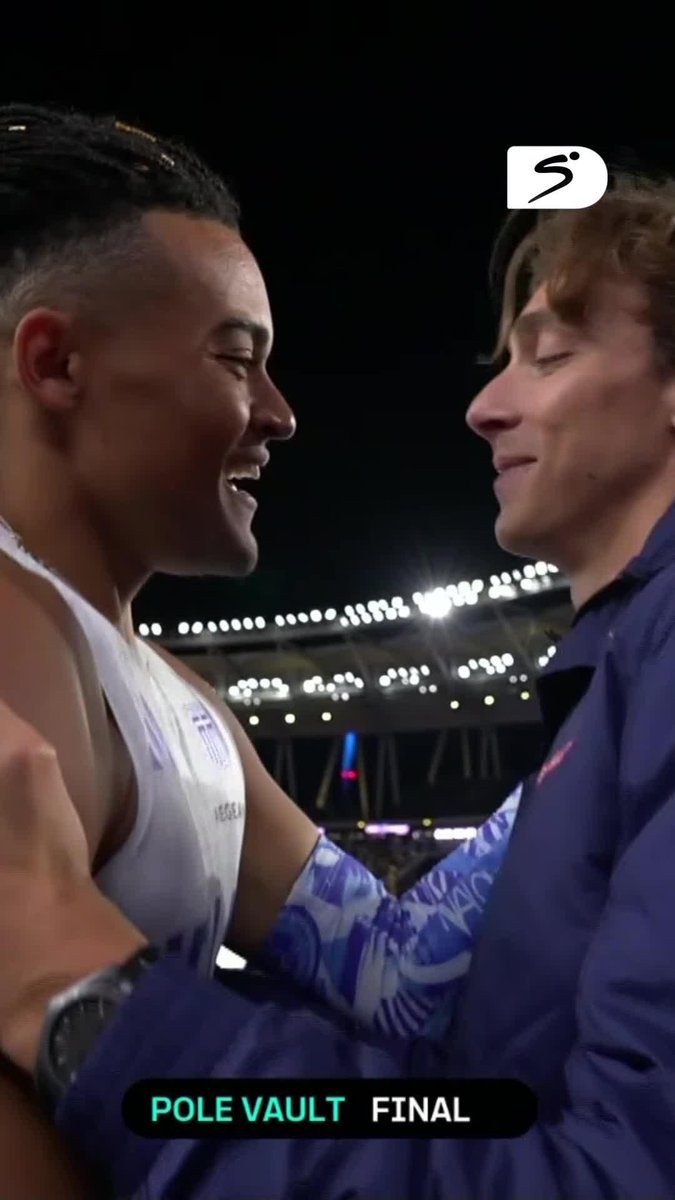 Camaraderie between two of Pole Vault's greats 🫂 Karalis and Duplantis embrace after an epic battle at the #WorldAthleticsUltimate ⚽🔥 #SSAthletics