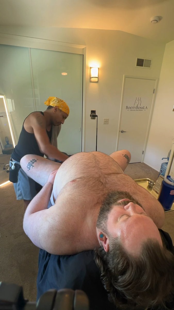 3 hours of TOTAL360 in 60 seconds. He’s getting ready for Club Chub this weekend and said basically… just get ALL of it together 😂 Front. Back. Grooming. Skin. Everything. Don’t sleep on the TOTAL360. This is the “I need to be READY” appointment. 🍑🍆: ⛧