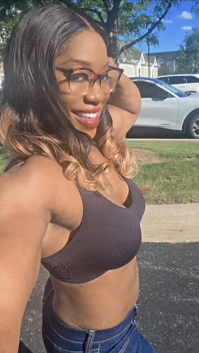 FLEX APPEAL 🎀✨ Curly hair, red lips, pretty girl swag, and a walk that says I do what I do because I do it exceptionally well. 💋🌹💪🏾 #flexappeal #prettygirlswag #femmehypertrophy #bigmarse #finalbossenergy