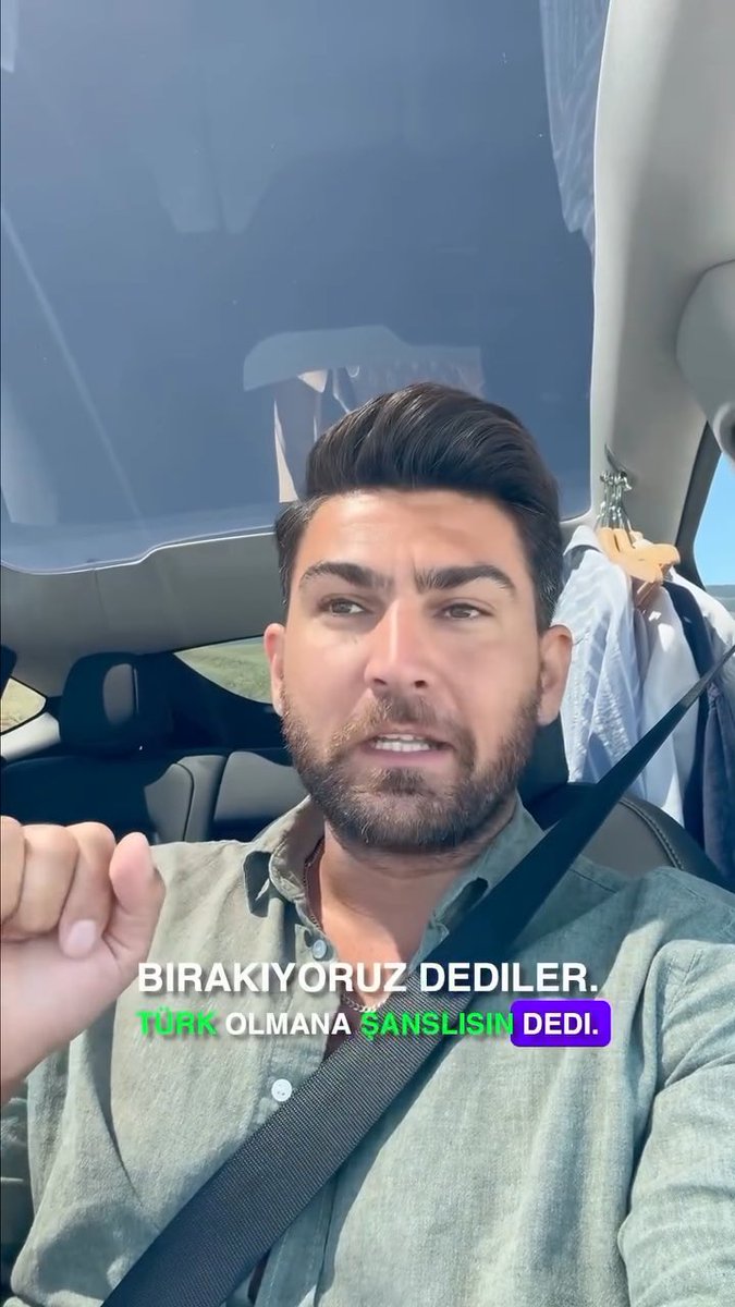 Amerika’da yaşayan bir Türk, trafikte hata yaptığı için tutuklanmak üzereyken Türk olduğu için serbest bırakıldığını söyledi: “Arkadaşlar, ülkenizi, ülkenizin insanlarını gurbette güzel temsil etmek ne kadar önemli, ne kadar güzel bir şey. Dün bunu çok derin yaşadım. Dün tutuklandım, kelepçe taktılar Tesla'nın yüzünden. Sağa dönmesi gereken yerde sola döndü self-driving'de. Arkamda da gece polis varmış, çevirdi. İki tane de bira içmiştim. Sarhoş da değildim ama Tesla'yı en son üflettiler. Promilde yüksek çıkınca kelepçe taktılar, arabaya koydular, nezarethaneye götürecekler. ‘Nerelisin?’ dediler. 'Türk'üm' dedim. 'Bekle' dediler. Kapıyı kapattılar, konuştular, geldiler. 'Çık arabadan' dediler, 'Seni bırakıyoruz' dediler. 'Türk olmana şanslısın' dedi, 'Türk gibi davranıyorsun' dedi. İki Türk'ü tanıyorlarmış arkadaşlar. Anlatırken bile tüylerim diken diken oluyor. Biri Türk polismiş sanırım o da, diğeri de bir esnaf. O kadar çok seviyorlar ki o kişiyi, o kadar çok saygı duyuyorlar ki... O iki insan o kadar güzel temsil etmiş ki ülkemizi..." Onların sayesinde hayatım değişti yani. Eğer orada tutuklanıp beni götürselerdi hapishaneye; Green Card'ımı kaybedebilirdim, lisansımı, kariyerimi, hayatımı, her şeyim değişebilirdi açıkçası. İnanılmaz bir şey ya, tüylerim gerçekten diken diken oluyor. Allah o kişilerden çokça razı olsun.” Kaynak: ig/emrecanmuhsinoglu