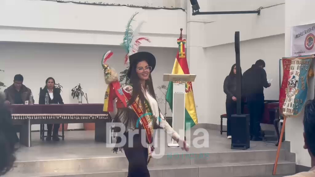 La diputada del PDC Brizeida Véliz organizó un reconocimiento a las morenadas que participan en el carnaval de Oruro. 📹Brújula Digital