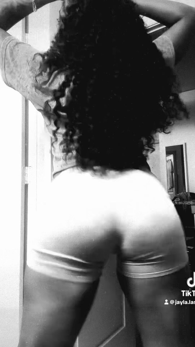 I been in a ass shaking mood all day 🌚