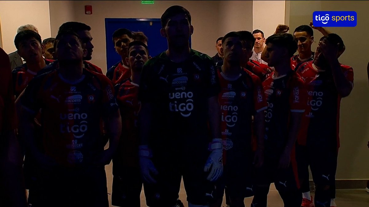 😮💨Como dicen los jóvenes...AURA. 🔵🔴De esta manera, fue la presentación del plantel de Cerro Porteño a minutos de la final de la #LigaPremium en el Arena Juan José Zapag.