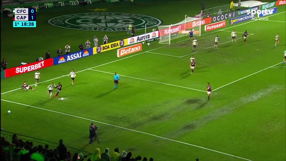 Mendoza tá soltinho em campo... #futebol #Brasileirão #Coritiba #AthleticoPR