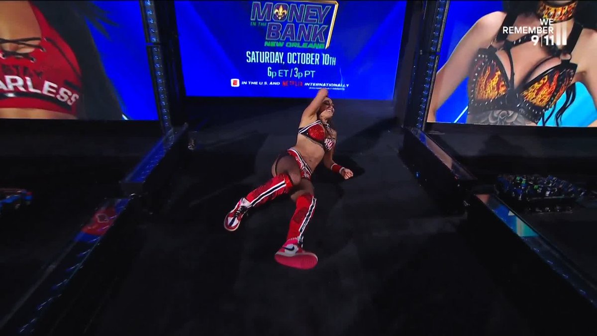 Nikki Bella steals the WIN!! 😲 Nikki & Brie